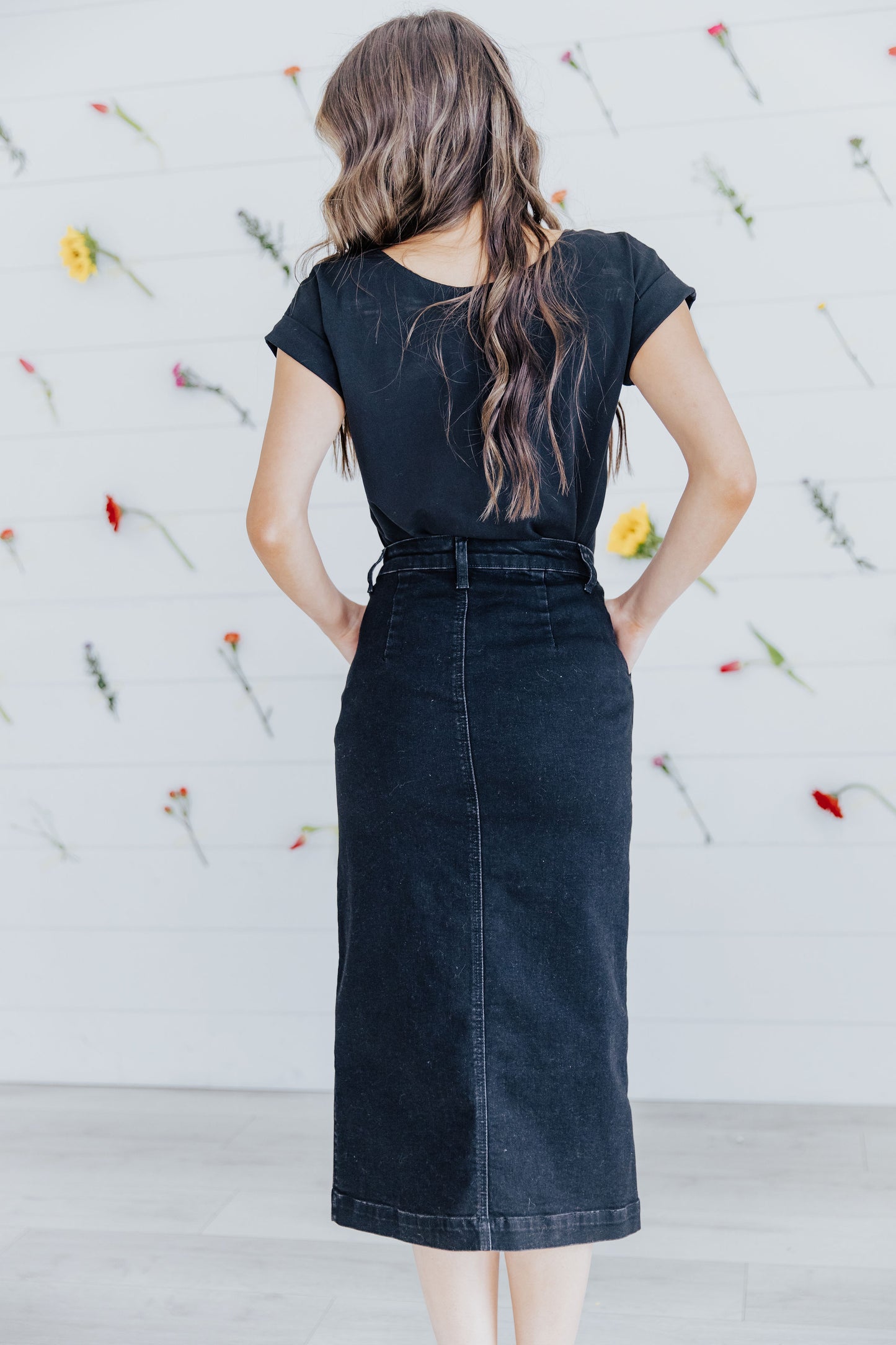 MIDI BUTTON DENIM SKIRT IN BLACK WASH