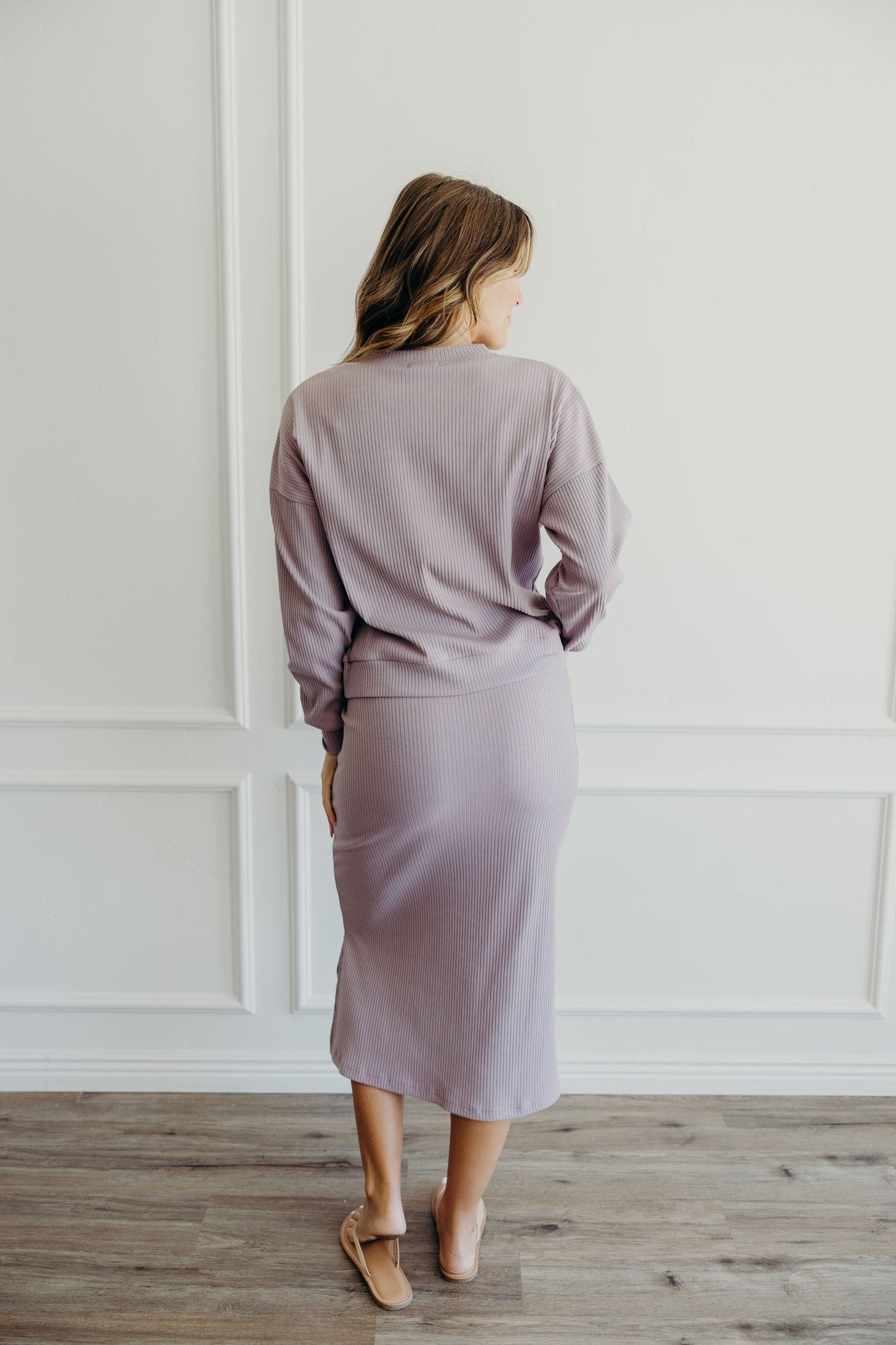 RIBBED MIDI SKIRT IN LILAC