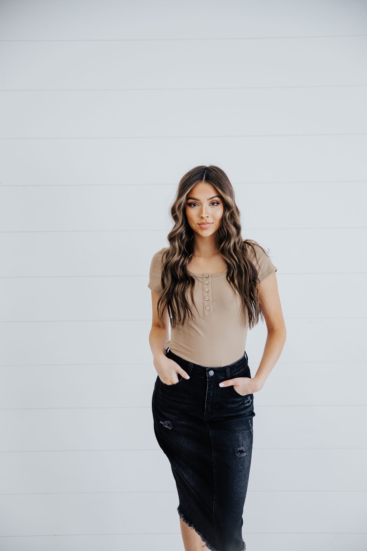 DISTRESSED DENIM SKIRT IN DARK INDIGO