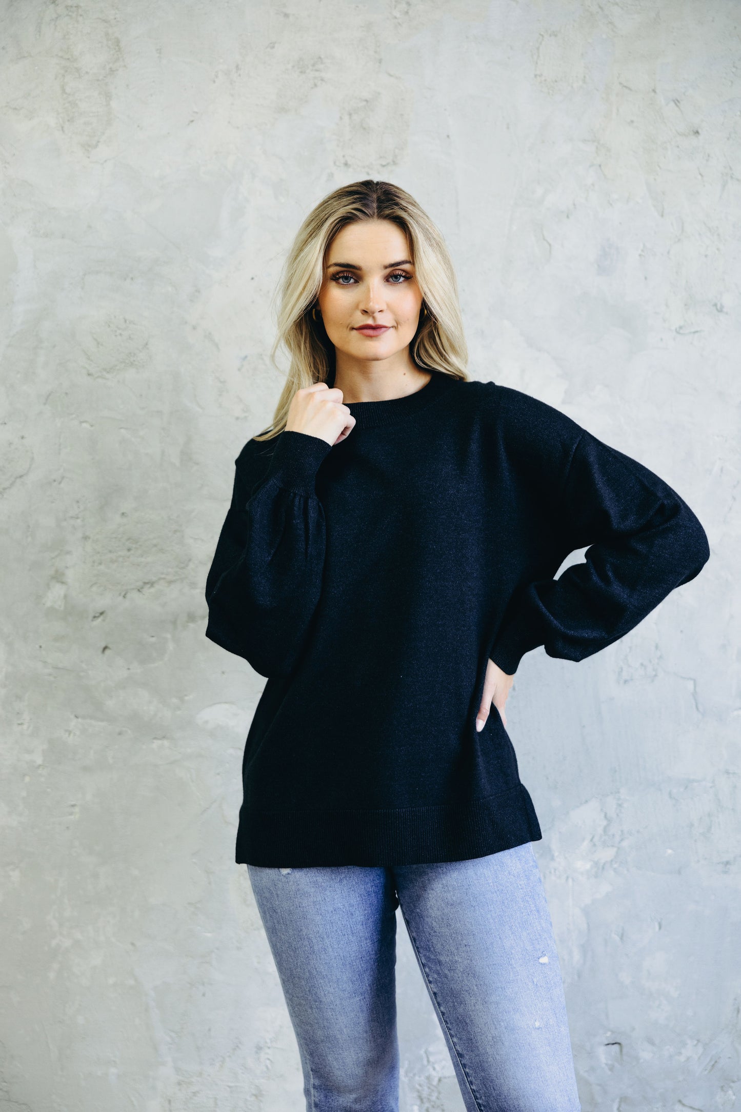 SLOUCHY SWEATER IN BLACK