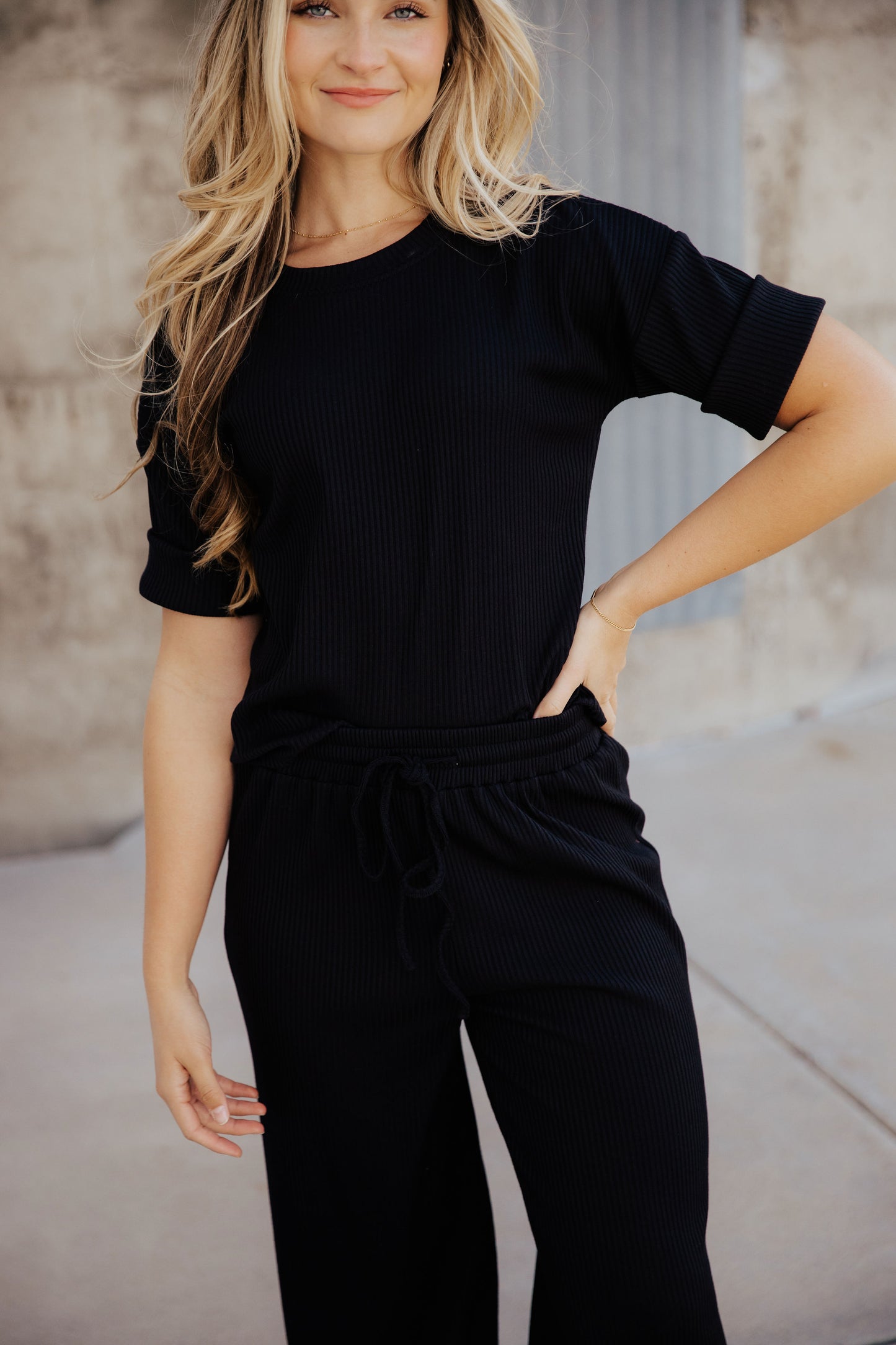 RIBBED KNIT SLOUCHY TEE IN BLACK FINAL SALE