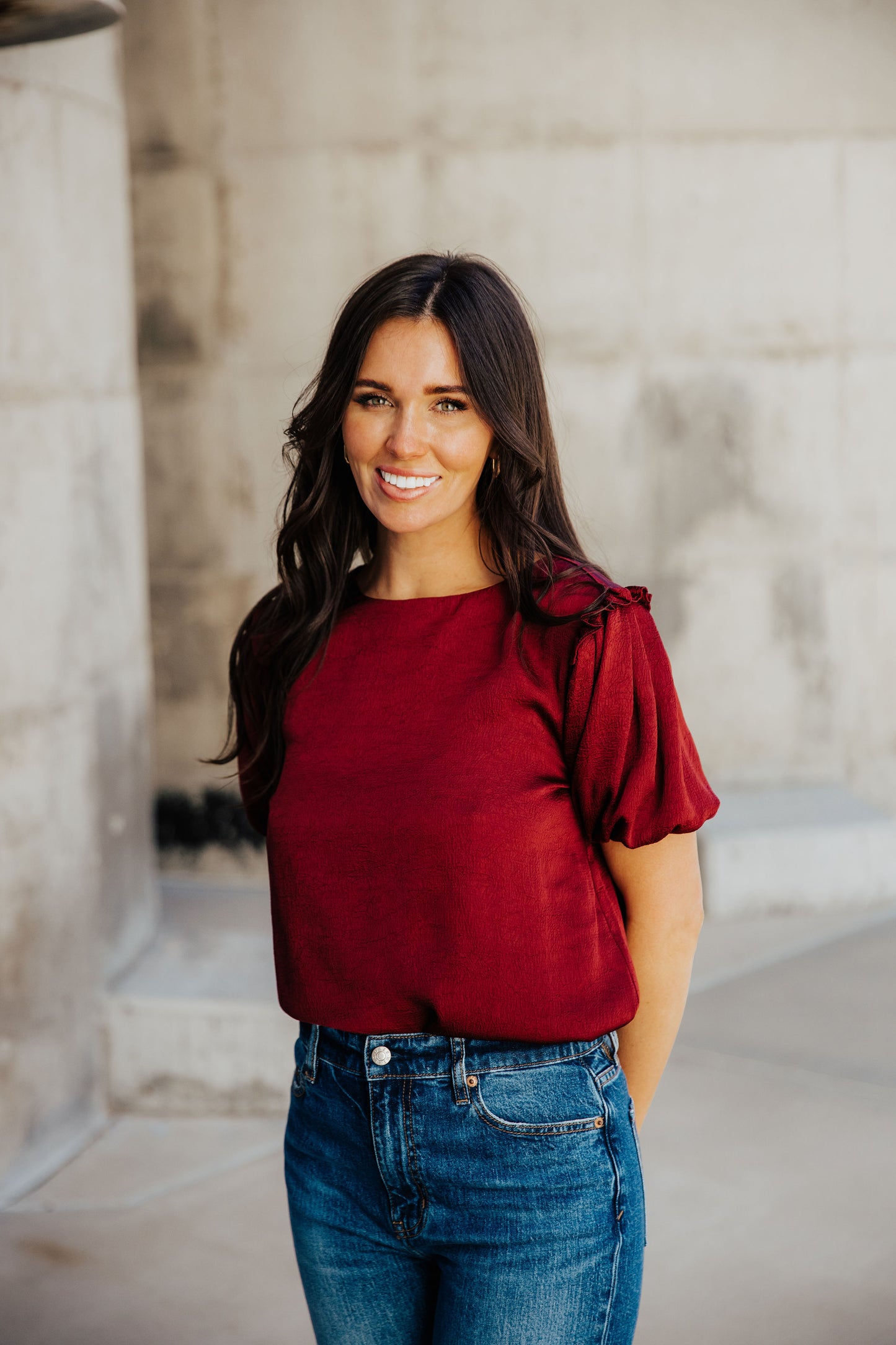 CRINKLE PUFF SLEEVE TOP IN MERLOT