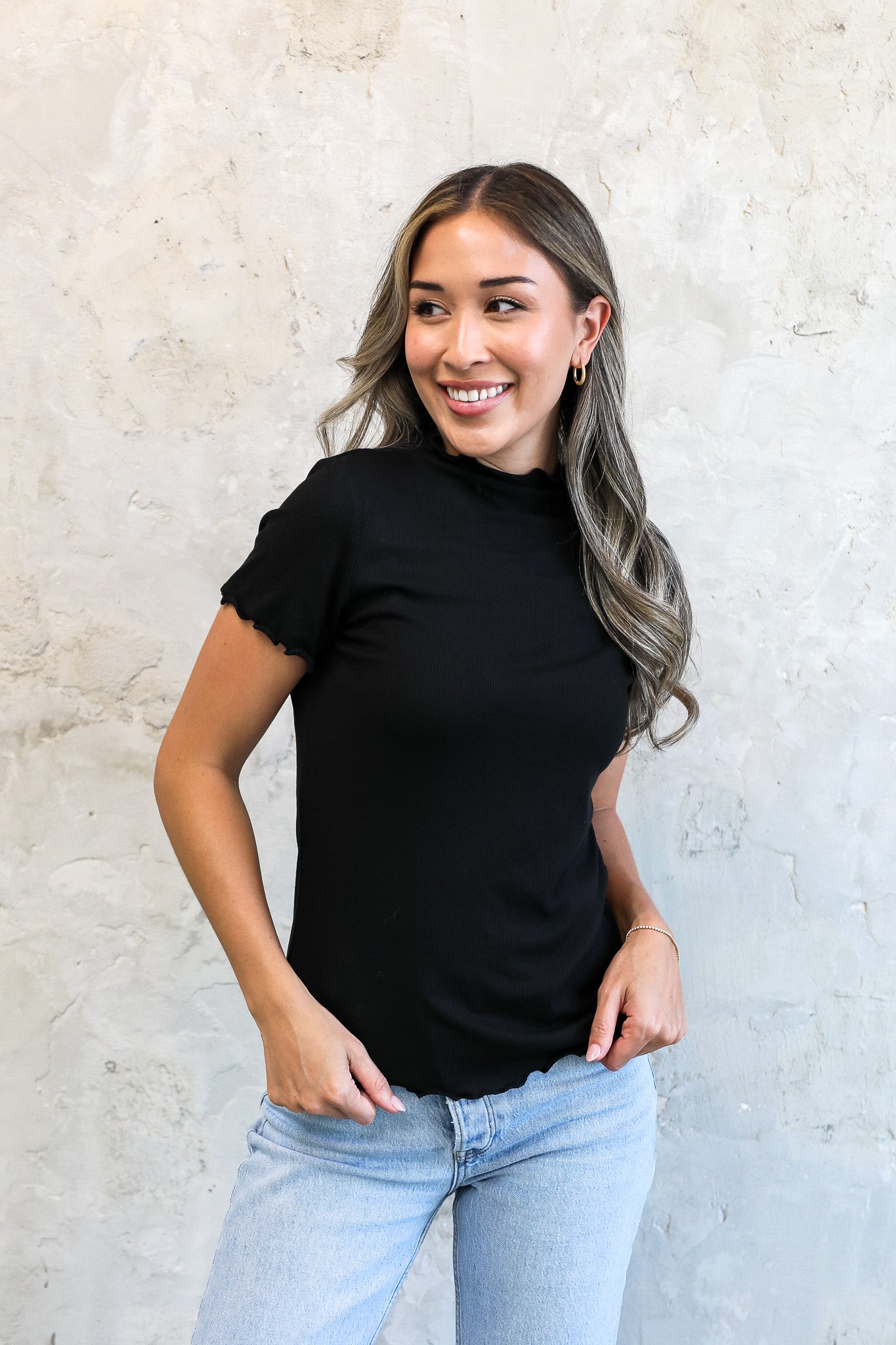 MOCK NECK RIBBED TEE IN BLACK