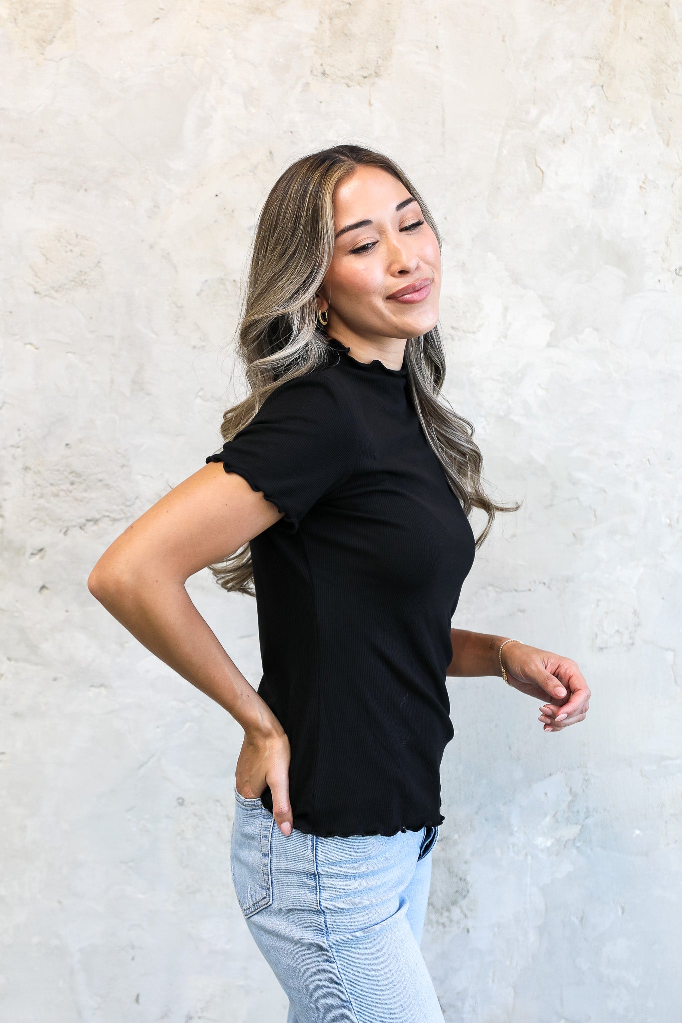 MOCK NECK RIBBED TEE IN BLACK